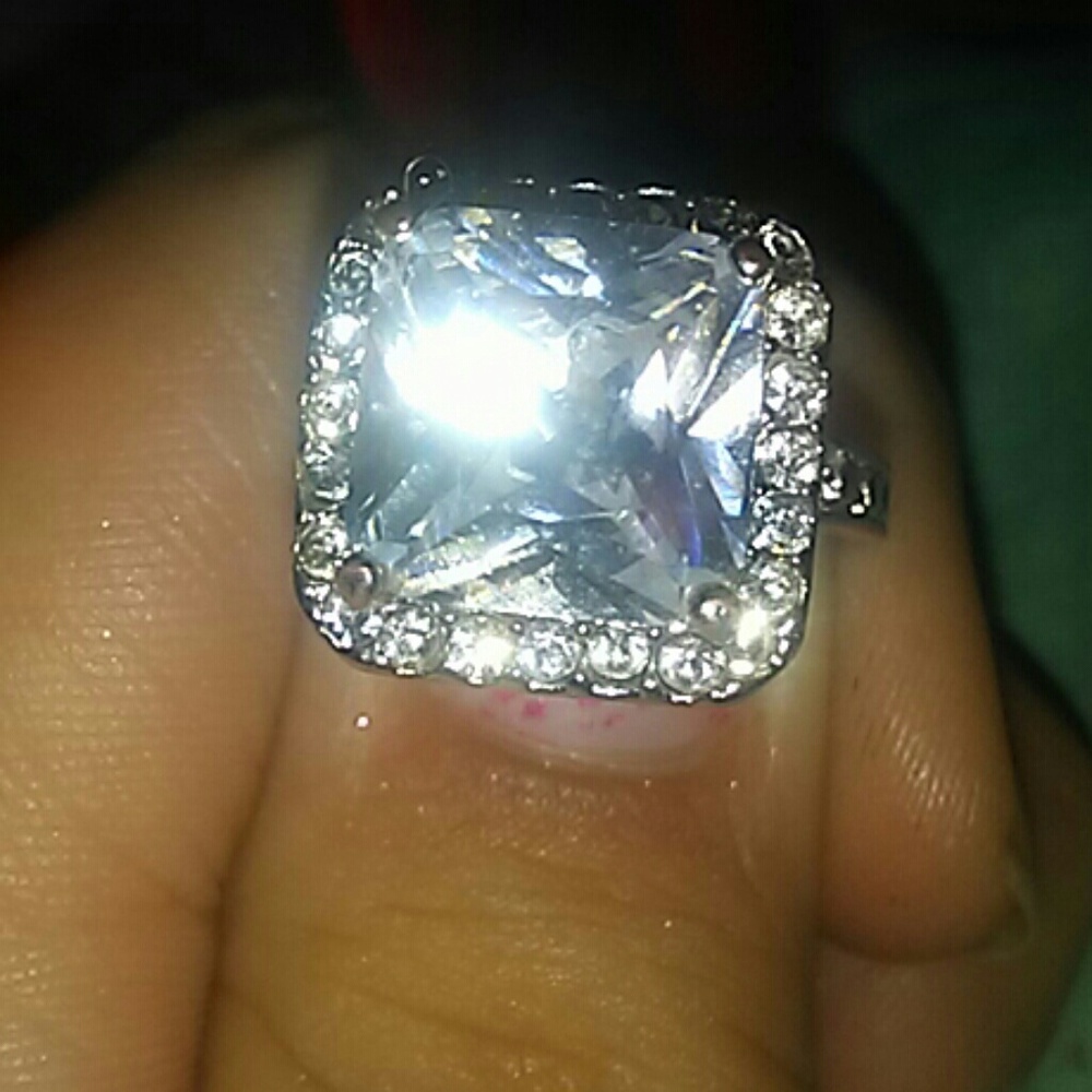 Beautiful diamond ring - Picture 2 of 4
